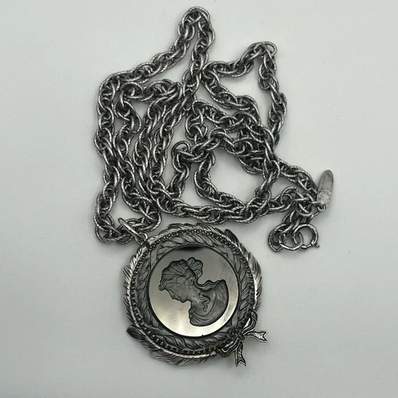 Whiting & Davis intaglio grey cameo silver tone rope chain necklace vintage - Picture 4 of 14